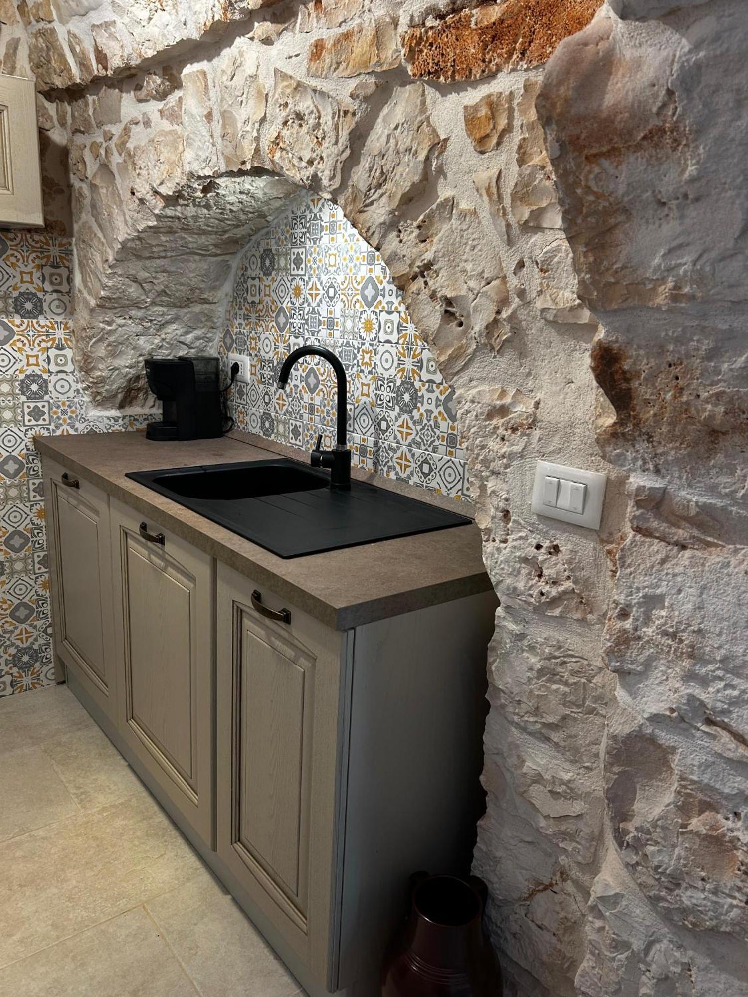 Il Trullo Di Bina Bed & Breakfast Pezze Di Greco Exterior photo